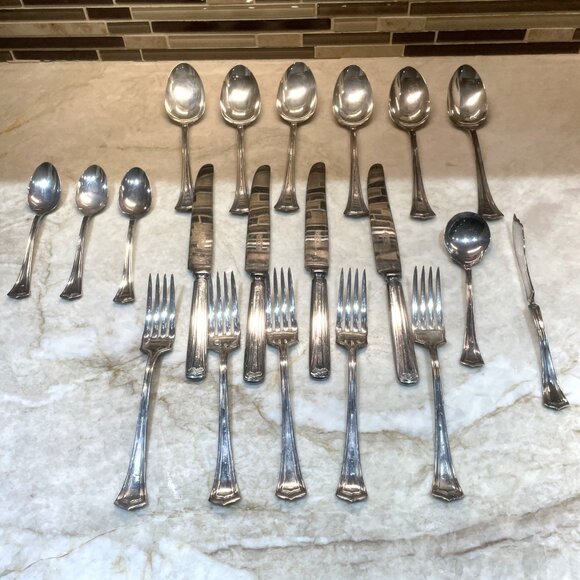 24 Piece 1881 Rogers A-1 Antique Scotia Shell Silver Plate Pat Mar 30.15 Antique - Picture 1 of 13